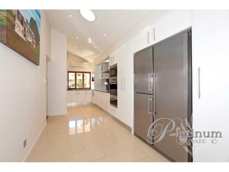 8 Moraunt Street, Carindale QLD 4152