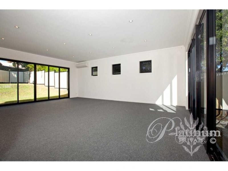 8 Moraunt Street, Carindale QLD 4152