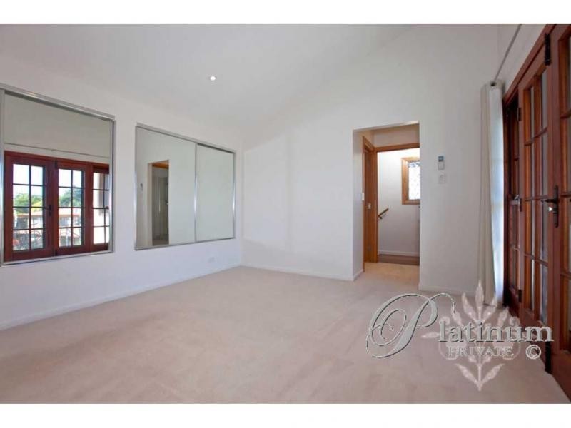 8 Moraunt Street, Carindale QLD 4152