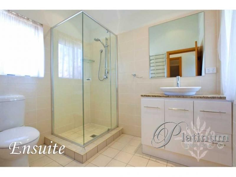 8 Moraunt Street, Carindale QLD 4152