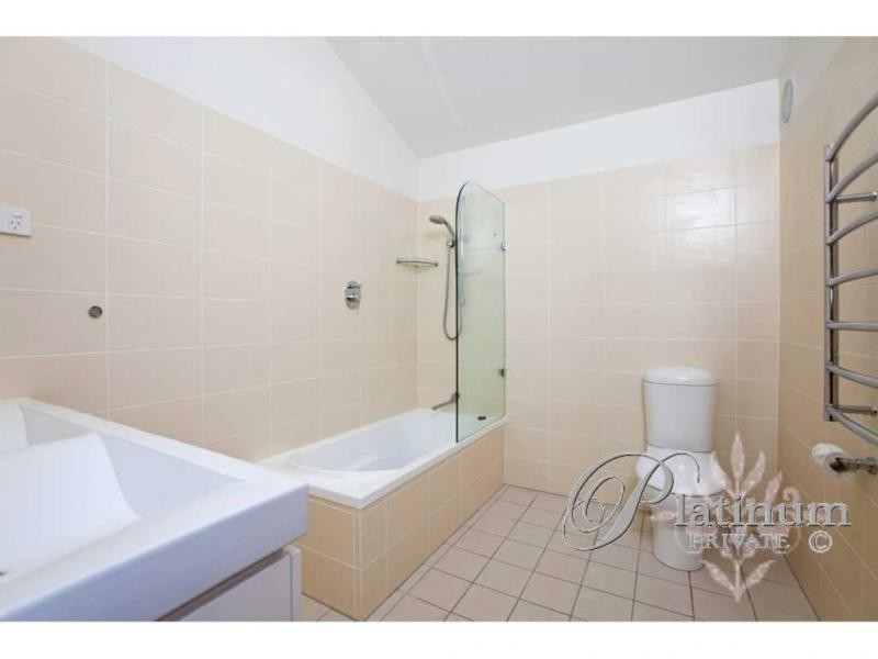 8 Moraunt Street, Carindale QLD 4152