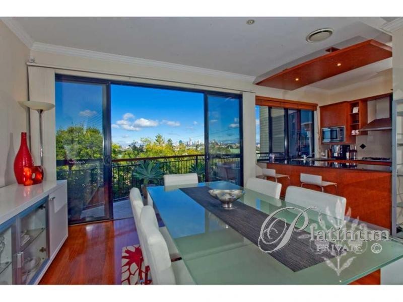 2/9 Riddell Street, Bulimba QLD 4171