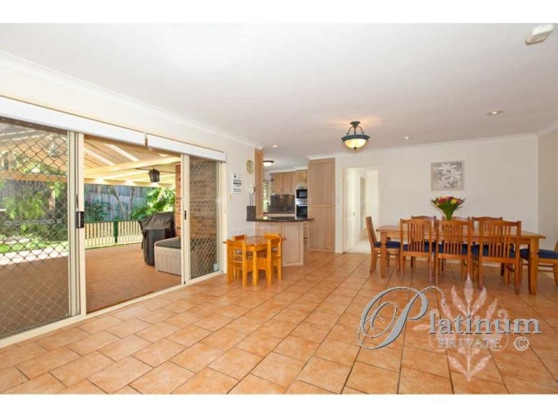 7 Bishop Place, Carindale QLD 4152