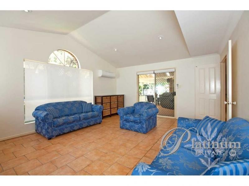 7 Bishop Place, Carindale QLD 4152