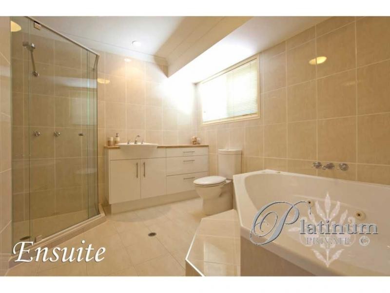 7 Bishop Place, Carindale QLD 4152