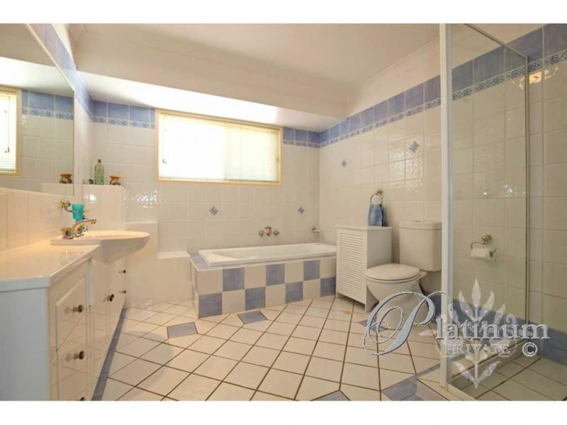 7 Bishop Place, Carindale QLD 4152