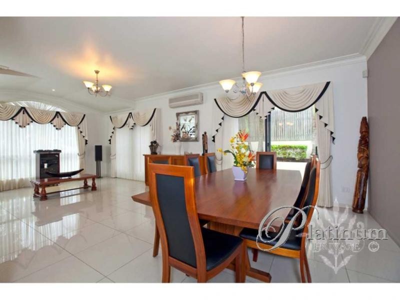 8 Turubul Crescent, Carindale QLD 4152