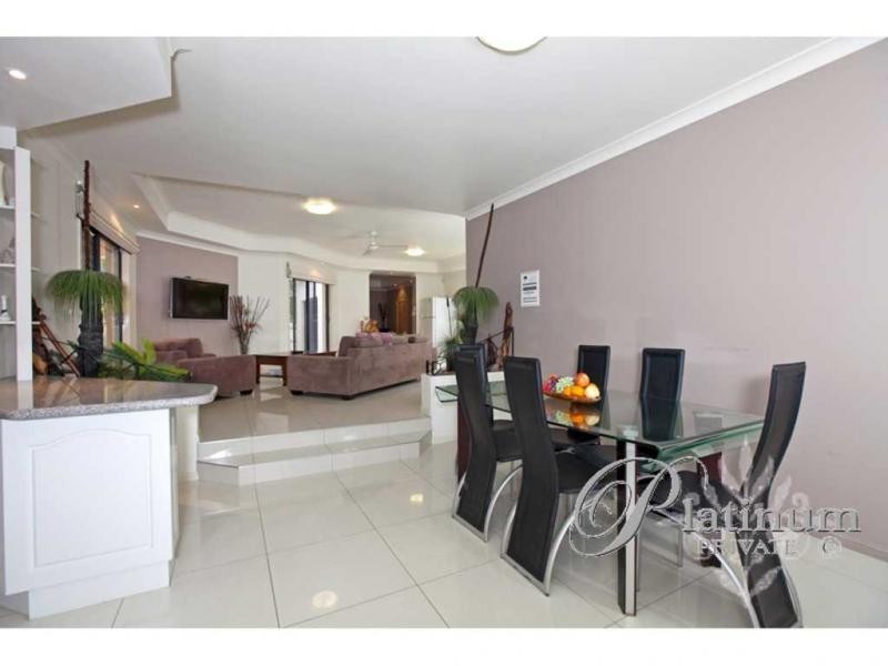 8 Turubul Crescent, Carindale QLD 4152
