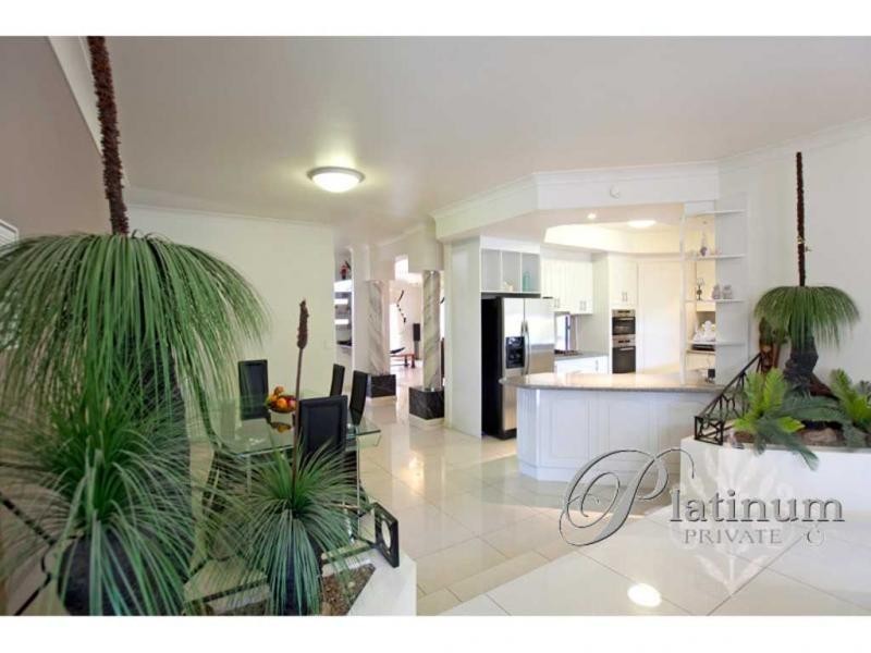 8 Turubul Crescent, Carindale QLD 4152