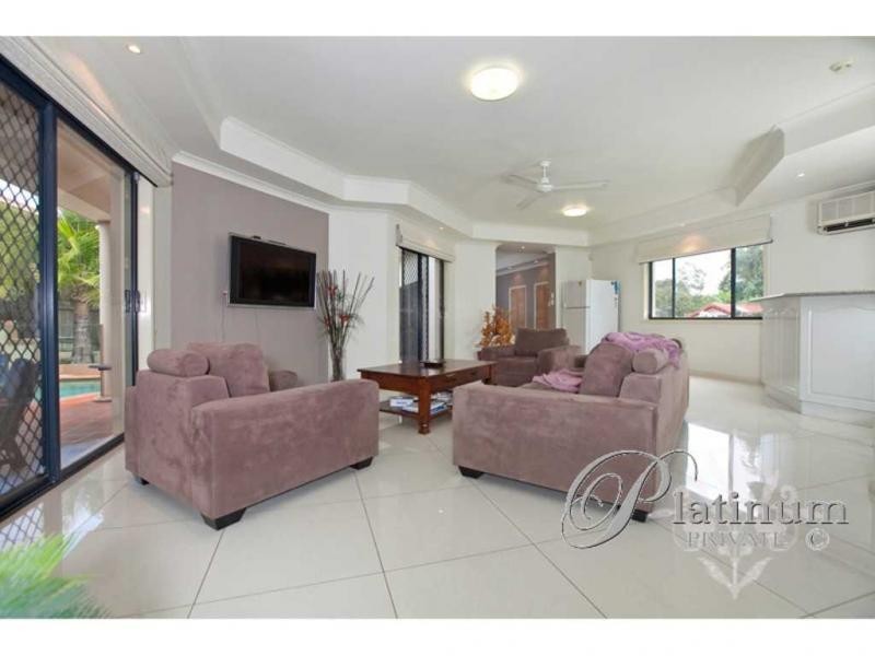 8 Turubul Crescent, Carindale QLD 4152