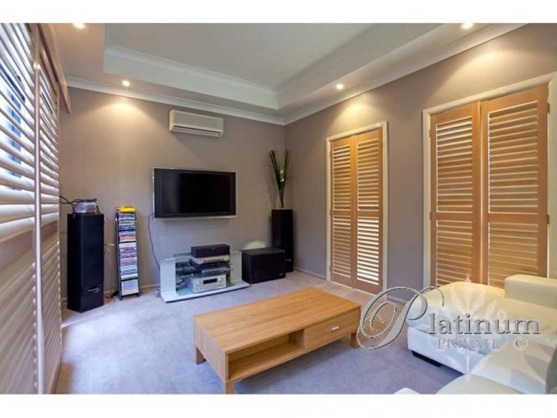 8 Turubul Crescent, Carindale QLD 4152
