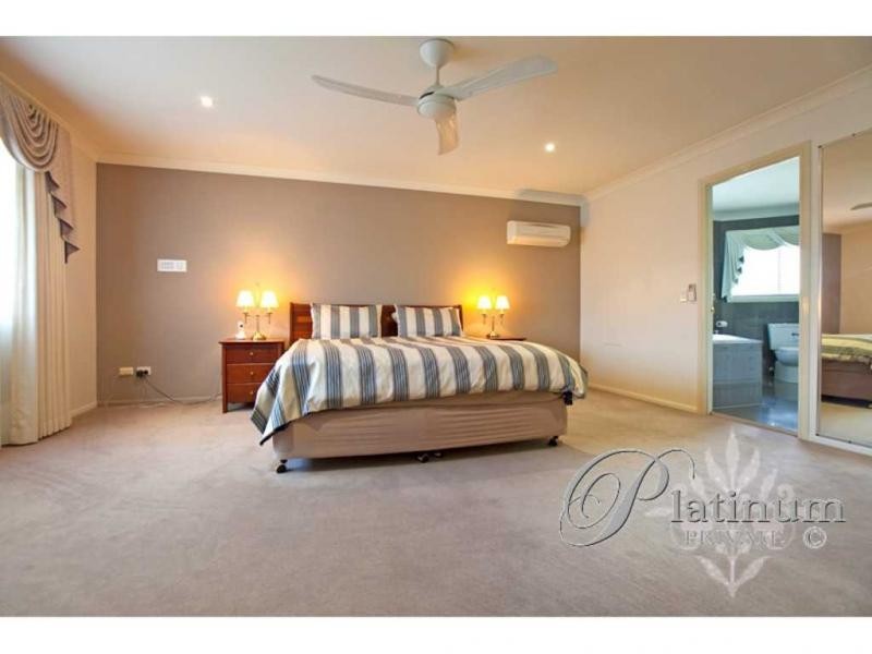 8 Turubul Crescent, Carindale QLD 4152
