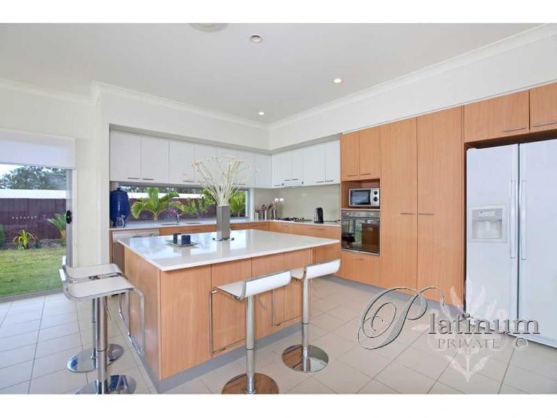 2 Barrington Crescent, Wakerley QLD 4154
