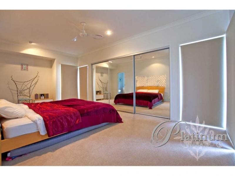 2 Barrington Crescent, Wakerley QLD 4154