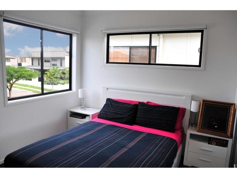 8 Reach Place, Bulimba QLD 4171