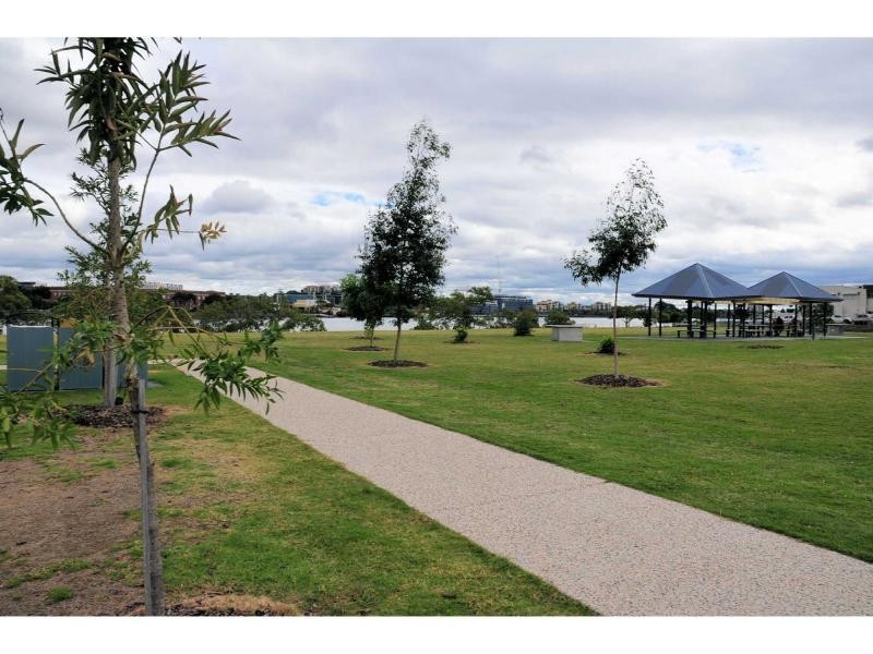 8 Reach Place, Bulimba QLD 4171