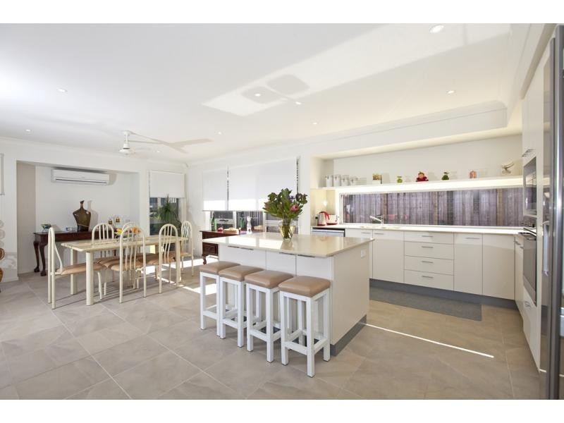 28 Torrens Crescent, Wakerley QLD 4154