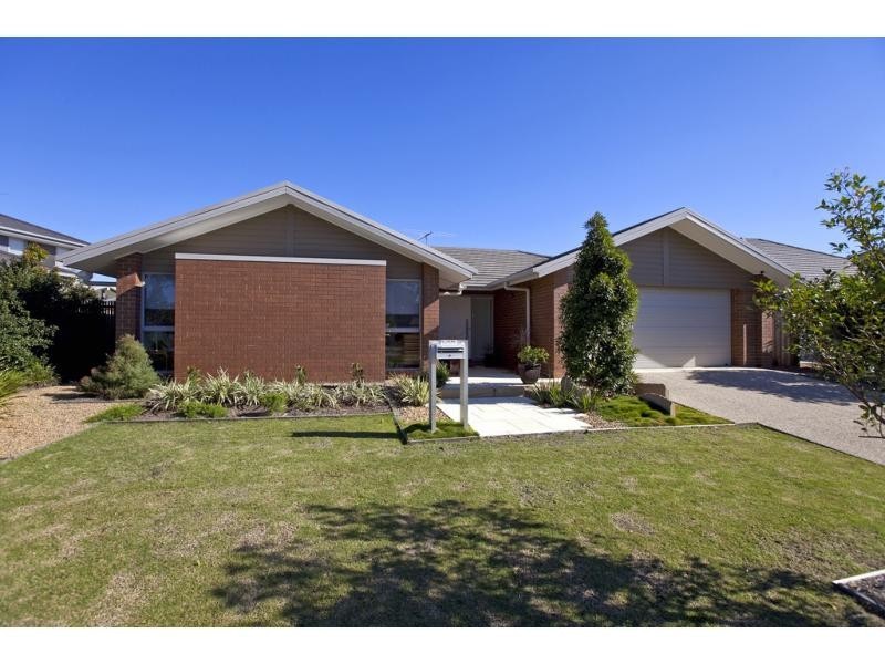 28 Torrens Crescent, Wakerley QLD 4154