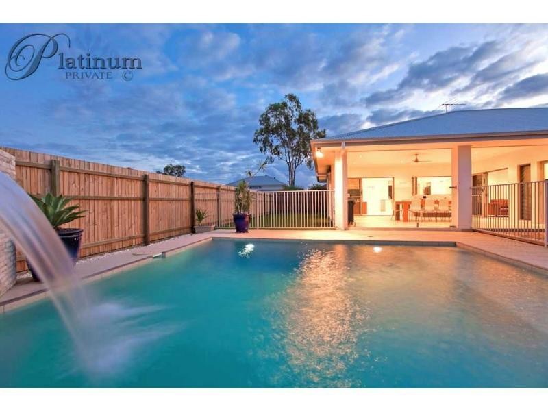 4 Nursery Place, Wakerley QLD 4154