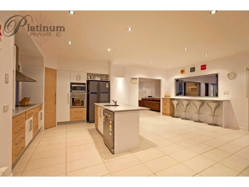 4 Nursery Place, Wakerley QLD 4154