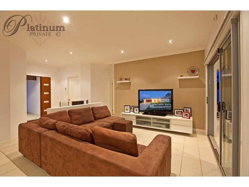 4 Nursery Place, Wakerley QLD 4154