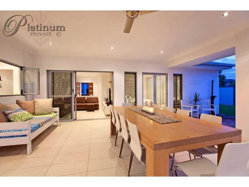 4 Nursery Place, Wakerley QLD 4154