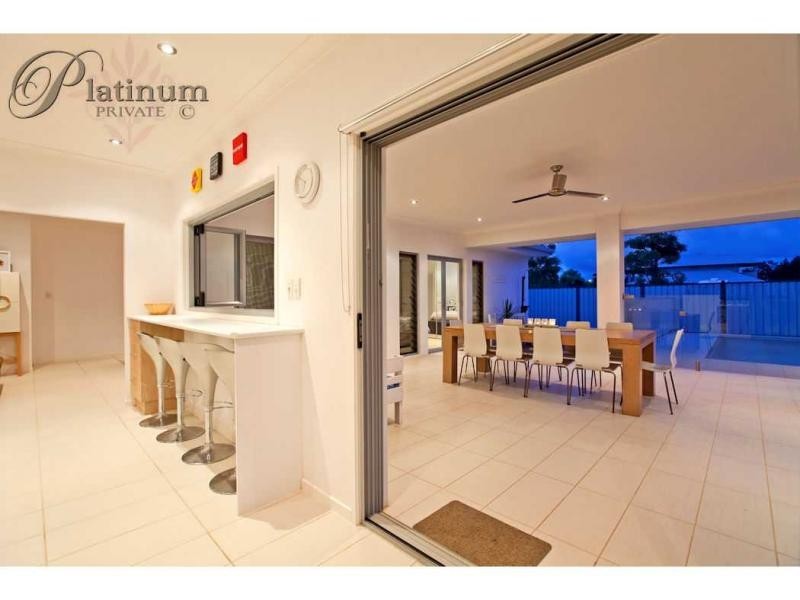 4 Nursery Place, Wakerley QLD 4154