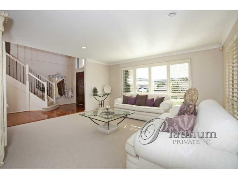 27 Amersham Crescent, Carindale QLD 4152