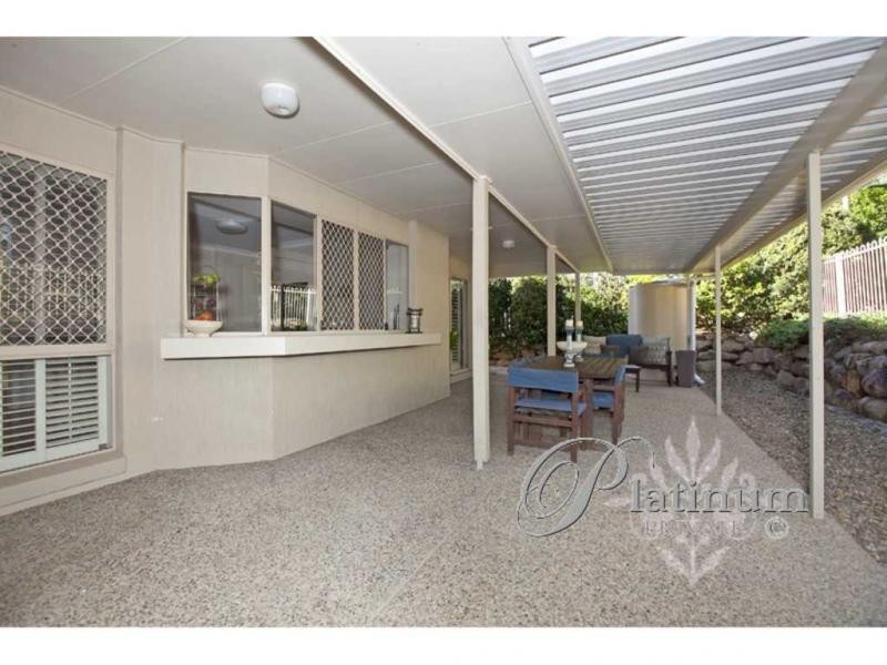 27 Amersham Crescent, Carindale QLD 4152