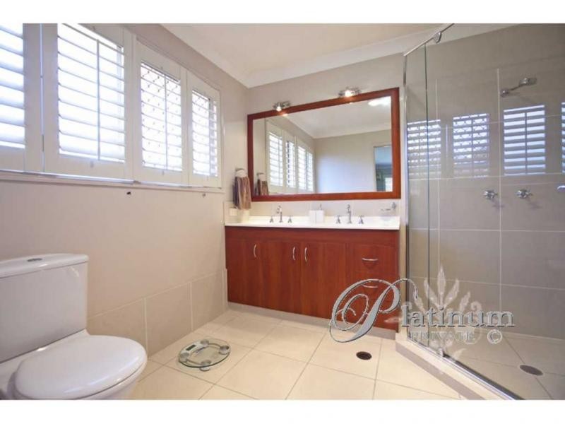 27 Amersham Crescent, Carindale QLD 4152