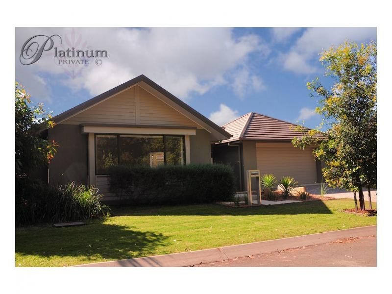 8 Torrens Crescent, Wakerley QLD 4154