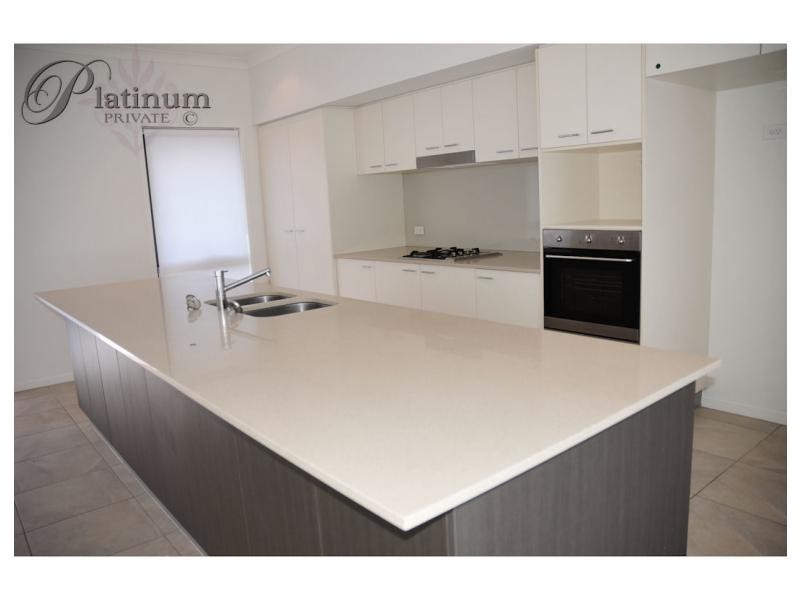 8 Torrens Crescent, Wakerley QLD 4154