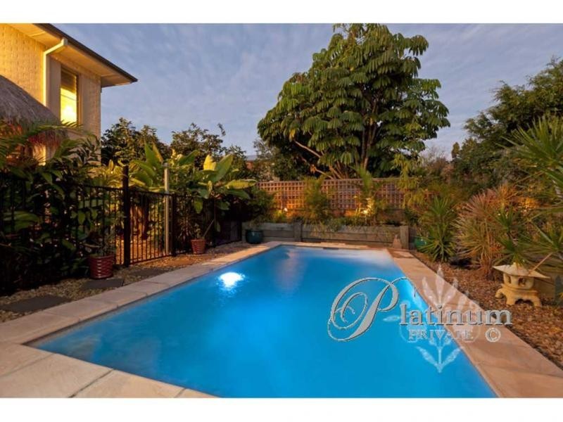 15 Stanley Road, Camp Hill QLD 4152