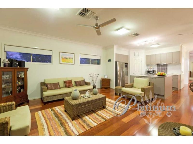 15 Stanley Road, Camp Hill QLD 4152