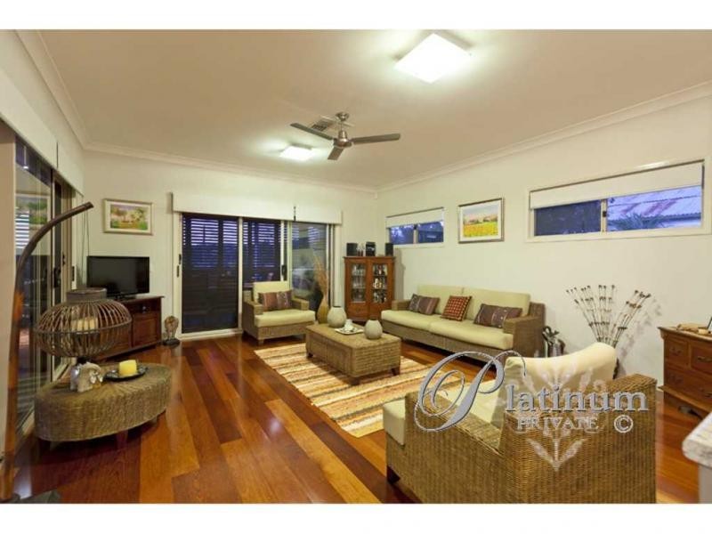 15 Stanley Road, Camp Hill QLD 4152