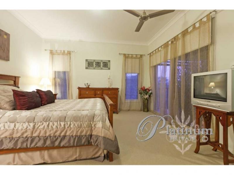 15 Stanley Road, Camp Hill QLD 4152