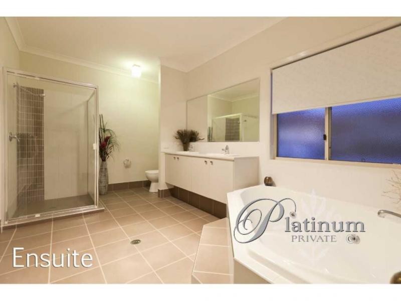 15 Stanley Road, Camp Hill QLD 4152