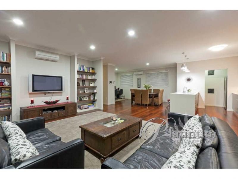 1 Yeates Close, Carindale QLD 4152