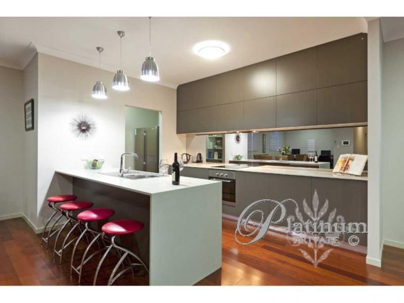 1 Yeates Close, Carindale QLD 4152