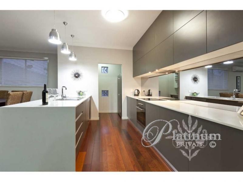 1 Yeates Close, Carindale QLD 4152