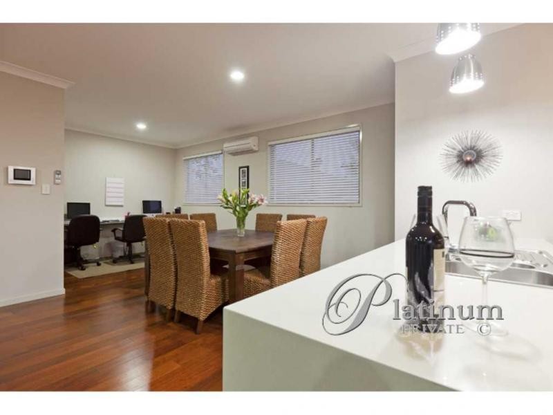 1 Yeates Close, Carindale QLD 4152