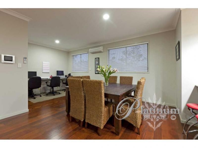 1 Yeates Close, Carindale QLD 4152