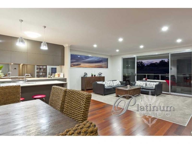 1 Yeates Close, Carindale QLD 4152