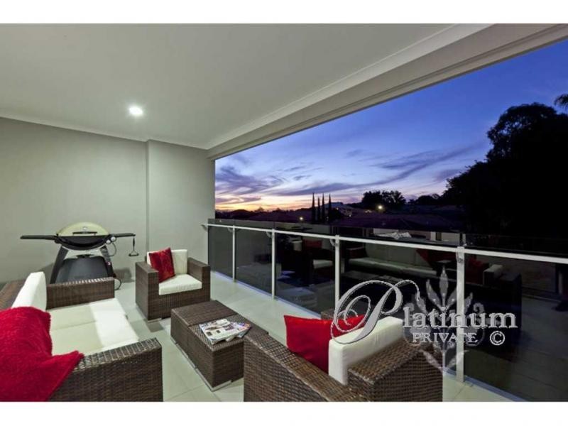 1 Yeates Close, Carindale QLD 4152
