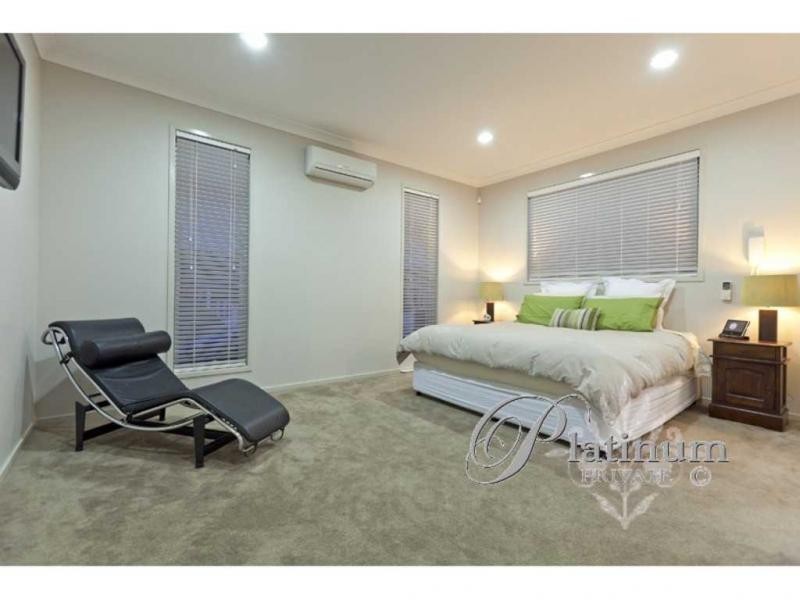 1 Yeates Close, Carindale QLD 4152