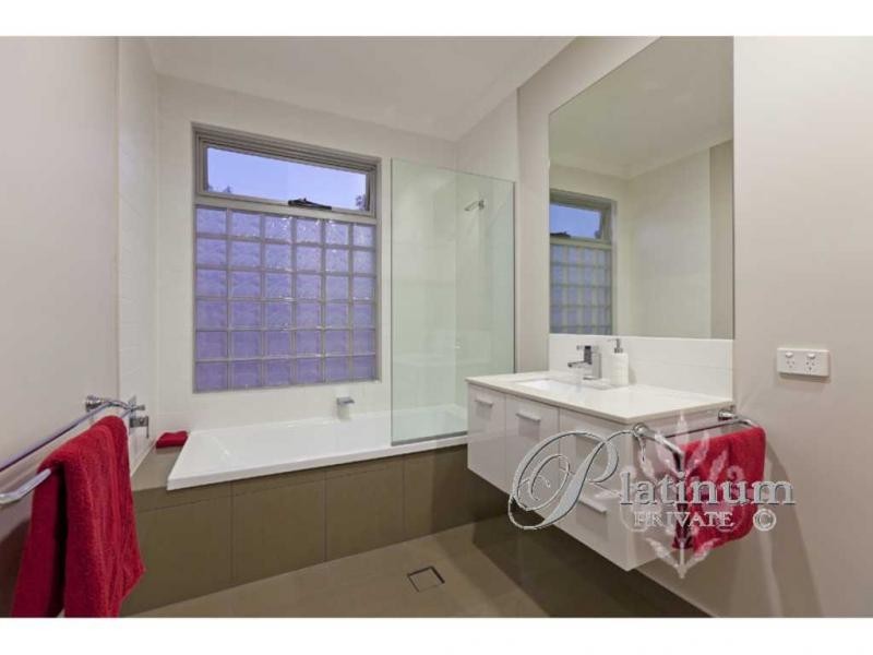 1 Yeates Close, Carindale QLD 4152