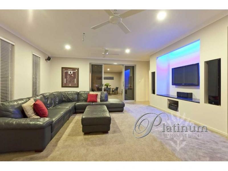 1 Yeates Close, Carindale QLD 4152