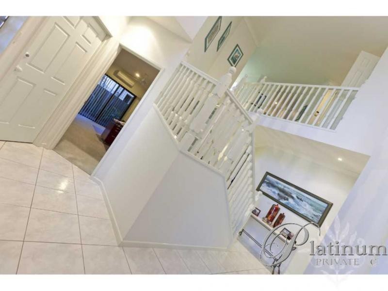 8 Rundle Place, Carindale QLD 4152