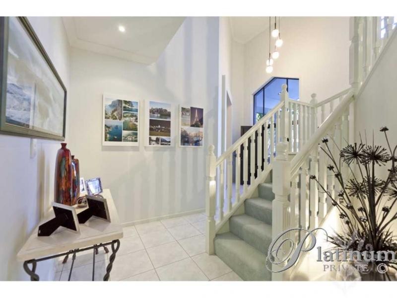 8 Rundle Place, Carindale QLD 4152