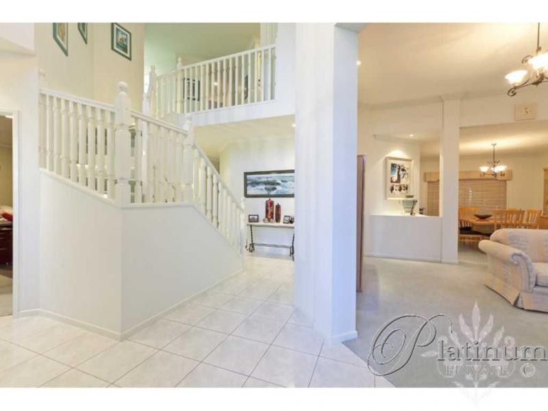 8 Rundle Place, Carindale QLD 4152